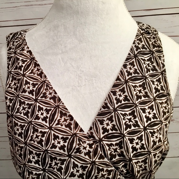 Ann Taylor LOFT Sleeveless V-Neck Top - Picture 4 of 8